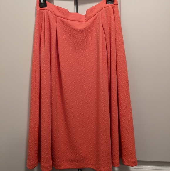 🌺2 for 50$🌺 Coral Mid Length Skirt - Picture 2 of 2
